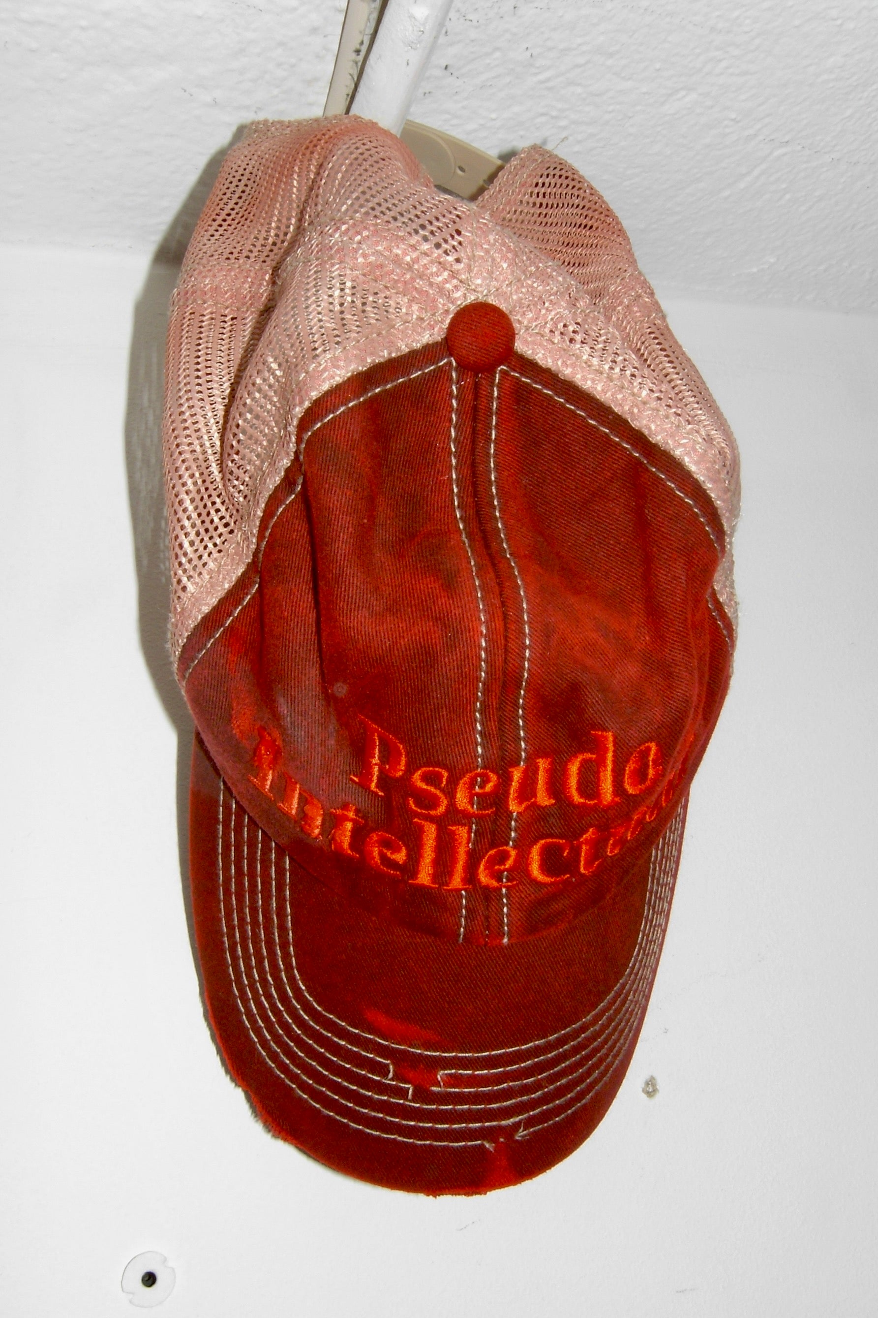 Pseudo Intellectual  Studio Hat - Lipstick Red